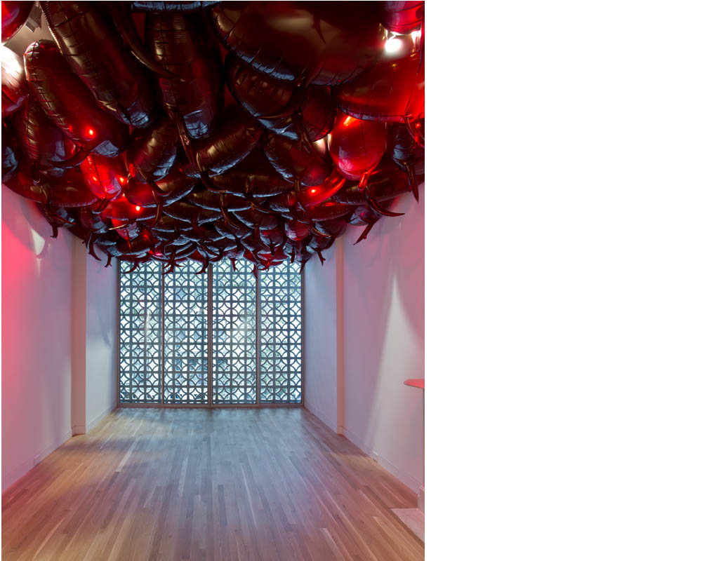 Philippe Parreno, <i>Speech Bubbles (Transparent Red)</i>, 2017. 1,500 Mylar balloons, helium and mold of balloons, 26 3/8 x 43 x 9 7/8 inches (68 x 109 x 25 cm).  © Philippe Parreno.<br>